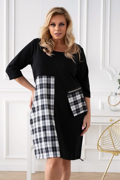 Juoda suknelė su languotais raštais AMAYA