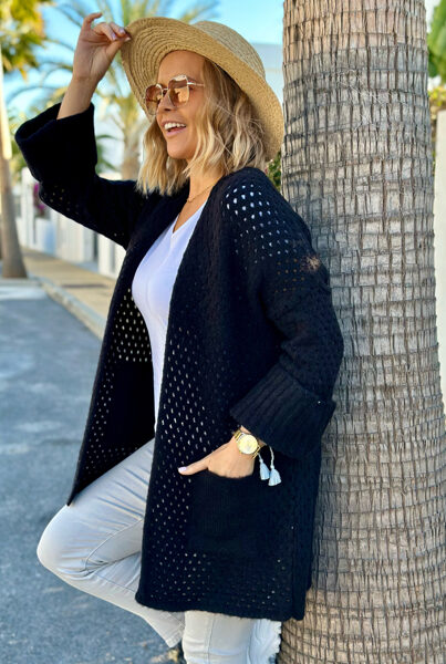 JUODO ATSPALVIO TRUMPESNIS KARDIGANAS SU KIŠENĖMIS SANTIAGO